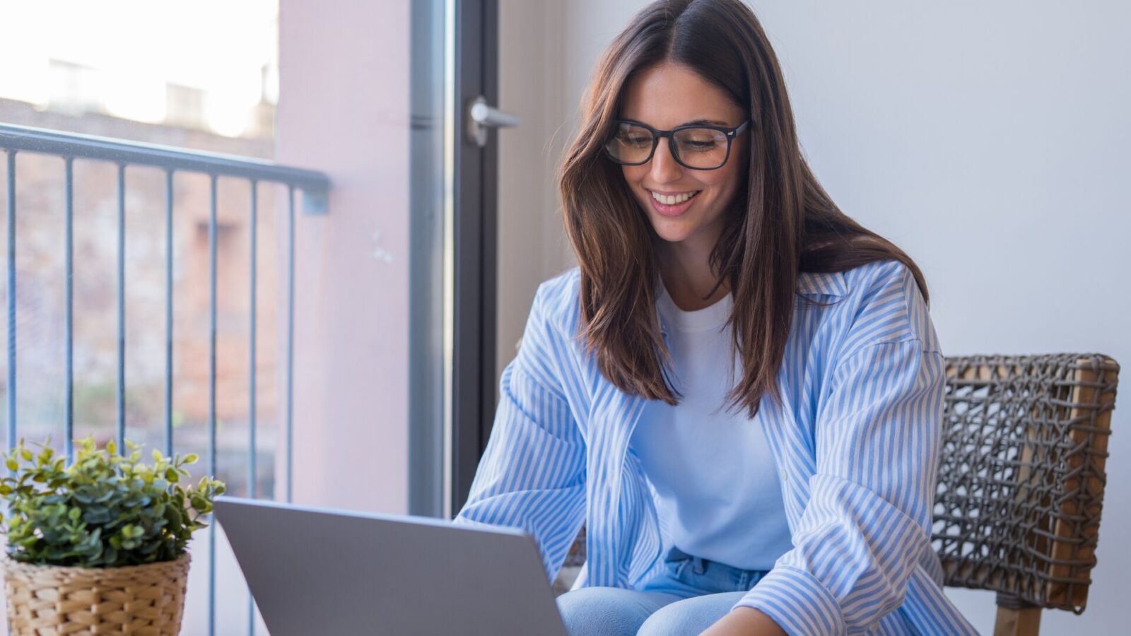 Marketing a HR v roku 2026: Ako profitovať z AI a nestratiť ľudskú tvár?